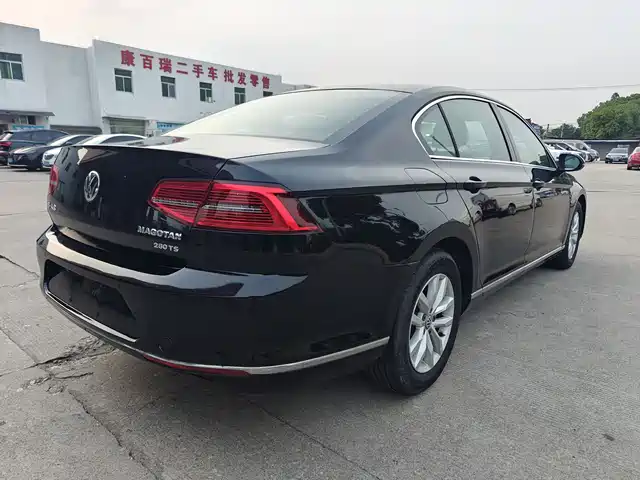 Volkswagen Magotan 2018 280TSI DSG Comfort — фото 3