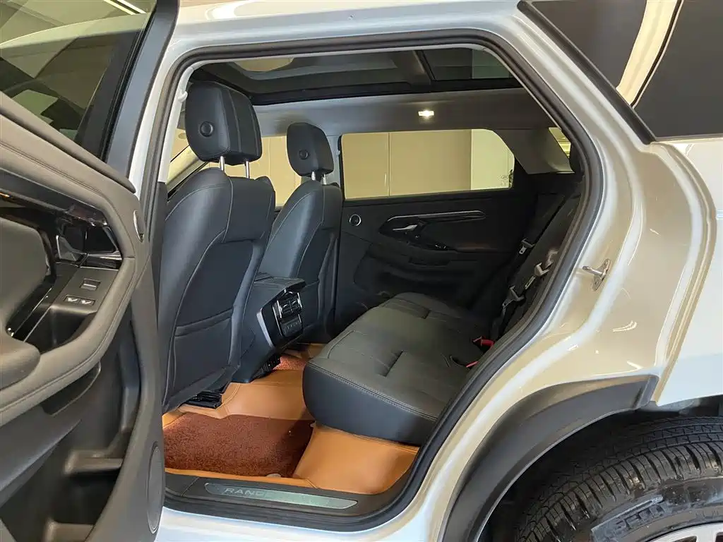 Land Rover Range Rover Evoque 2023 Range Rover Evoque L 249PS Luxury Edition фото 24