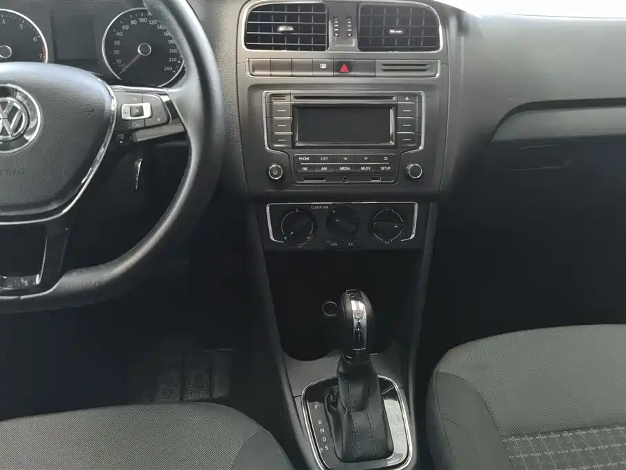 Volkswagen Polo 2016 1.6L Automatic Comfort фото 13