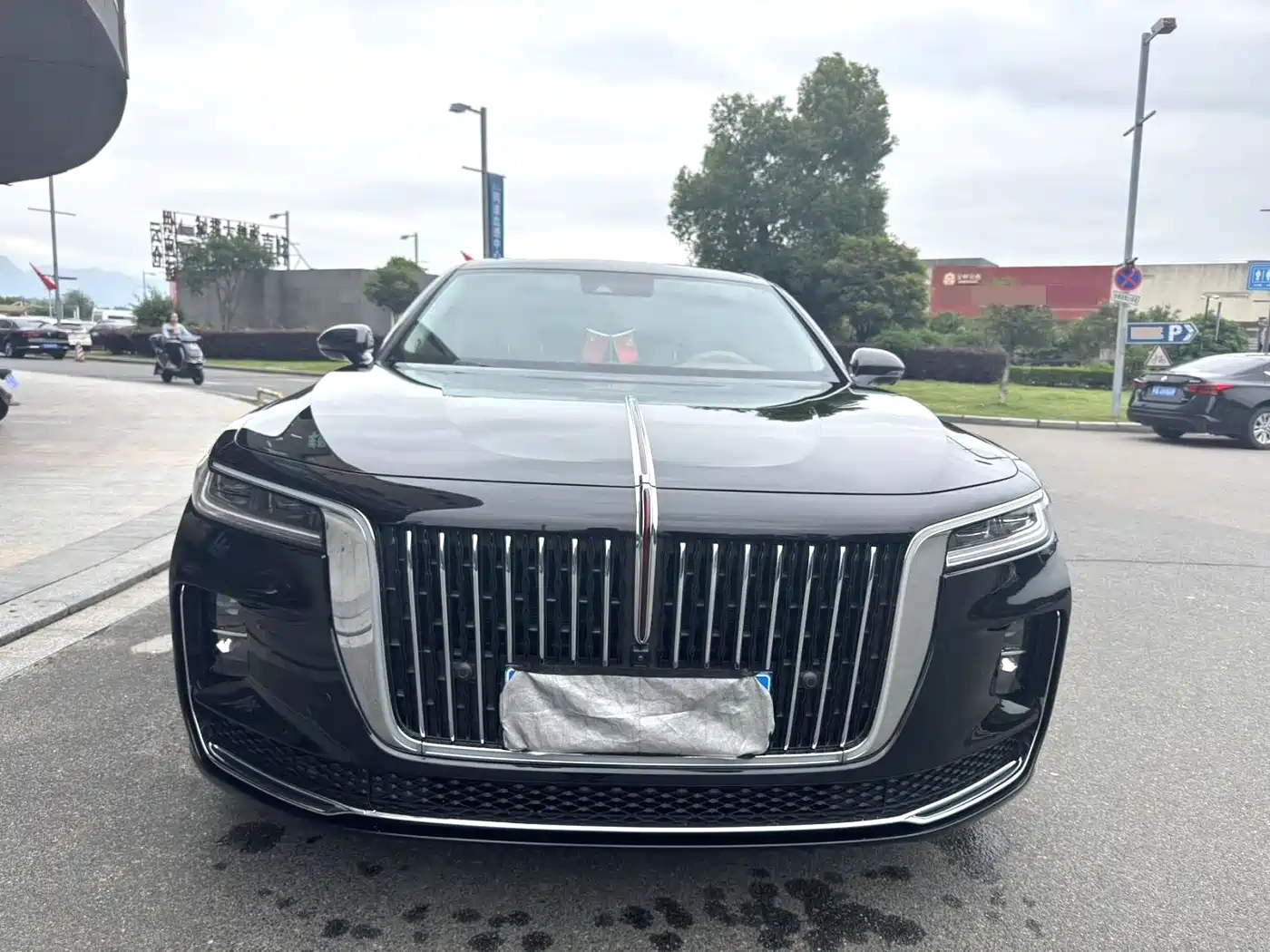 Hongqi H9 2022 2.0T Smart Connect Flag Enjoy Edition фото 2