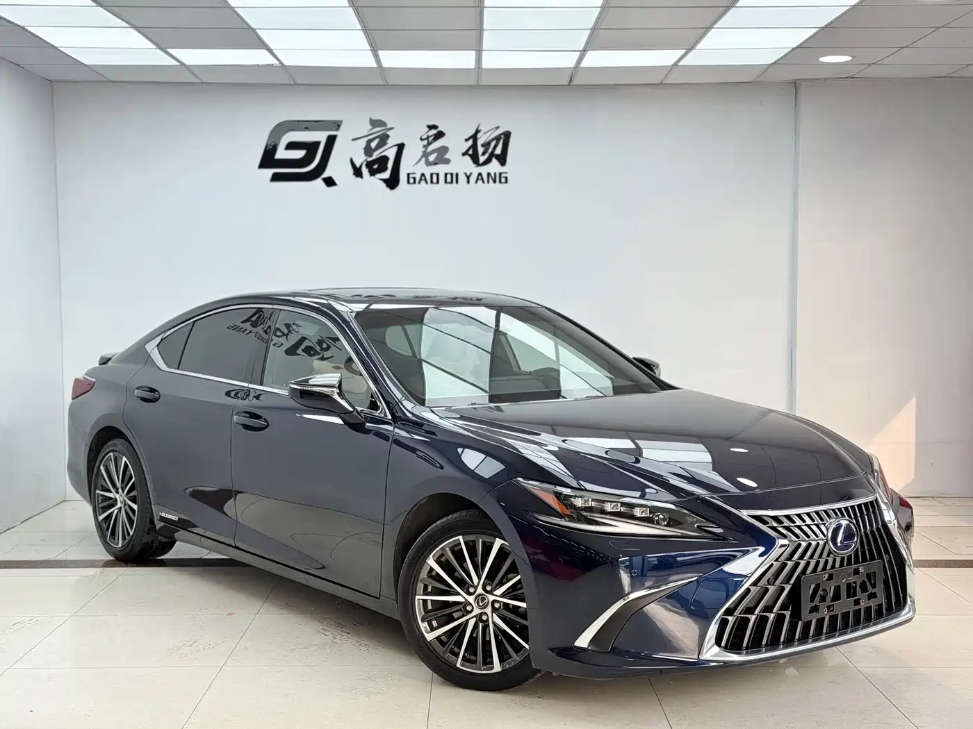 Lexus ES 2022 300h Ultimate Edition фото 3