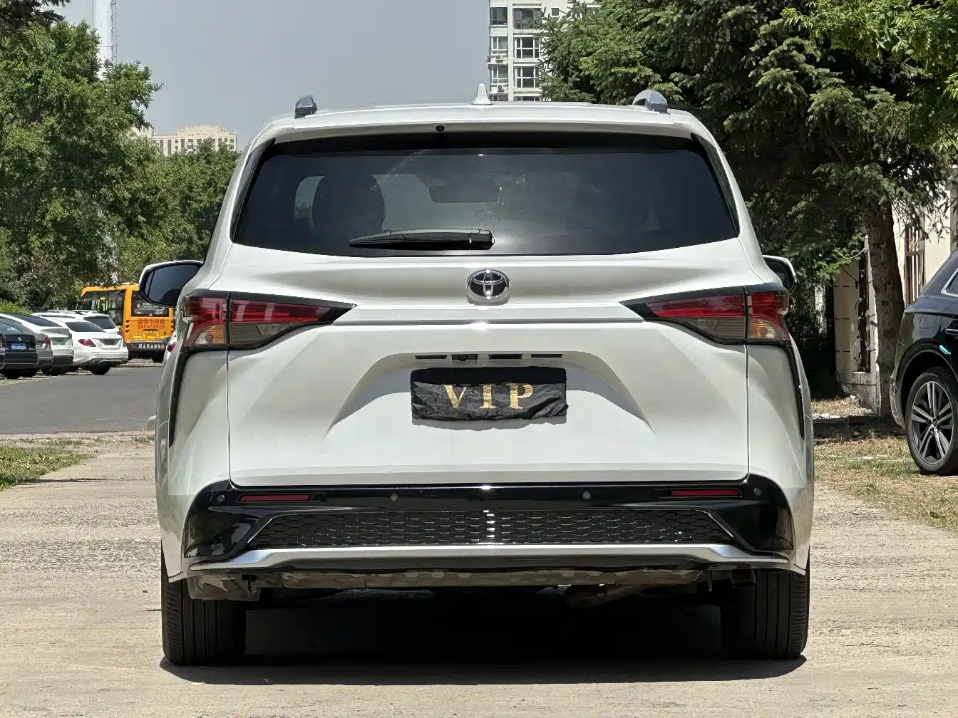 Toyota Granvia 2024 2.5L Hybrid Premium PLUS 4WD Edition фото 7