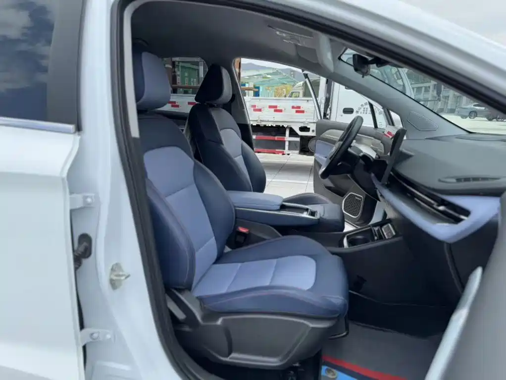 Geely Geometry M6 2023 2022 450 New Intelligence Edition