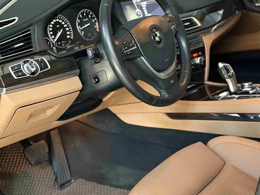 BMW 7 Series 2011 730Li Elegance фото 4