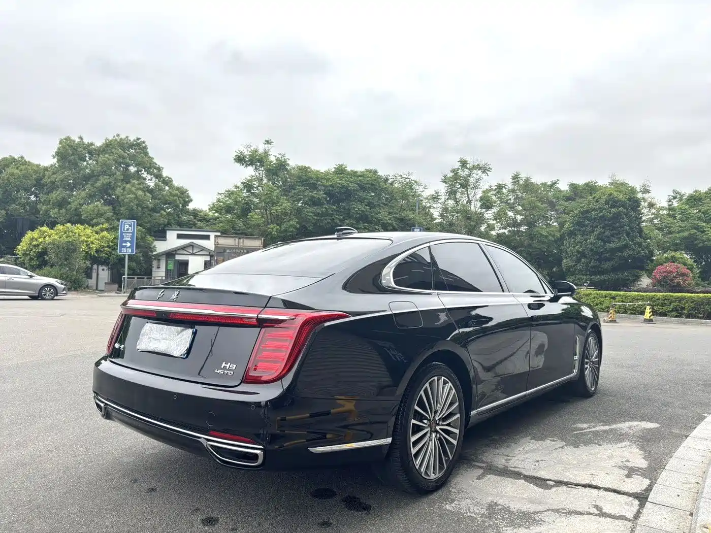 Hongqi H9 2022 2.0T Smart Connect Flag Enjoy Edition фото 9