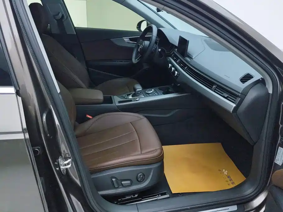 Фото 8 - Audi A4L
