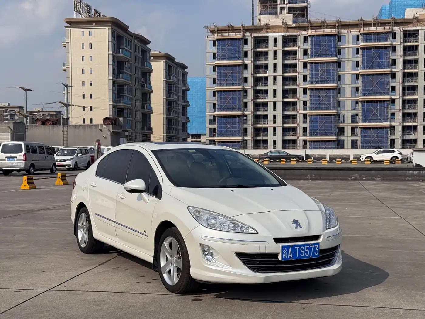 Peugeot 408 2013 2.0L Automatic Luxury Edition фото 3