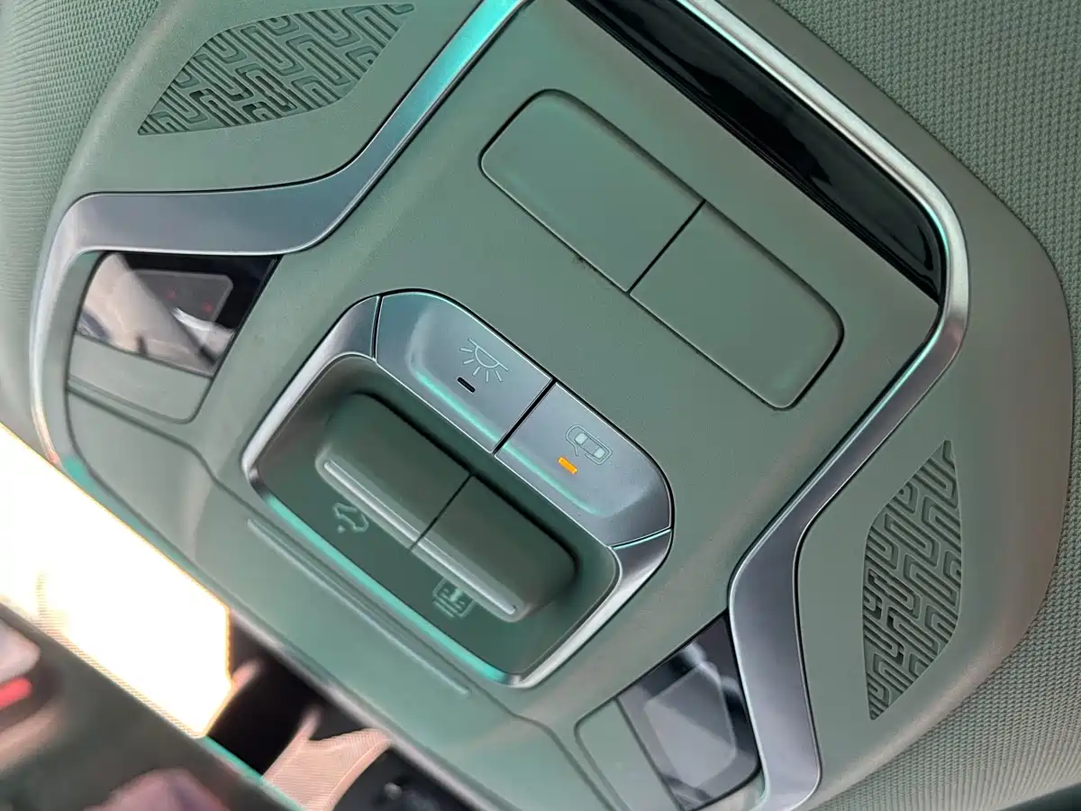 GEELY AUTOMOBILE BINYUE