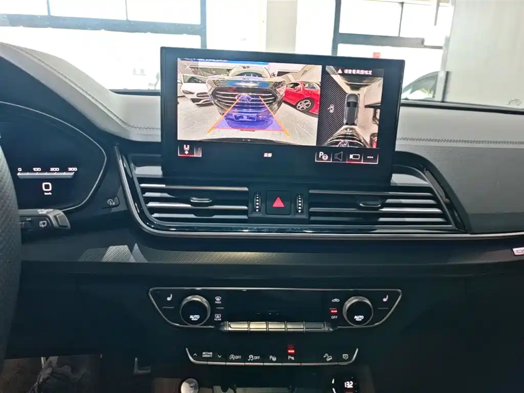 Audi Q5L 2025 45th Anniversary Edition 45 TFSI Luxury Sport фото 13