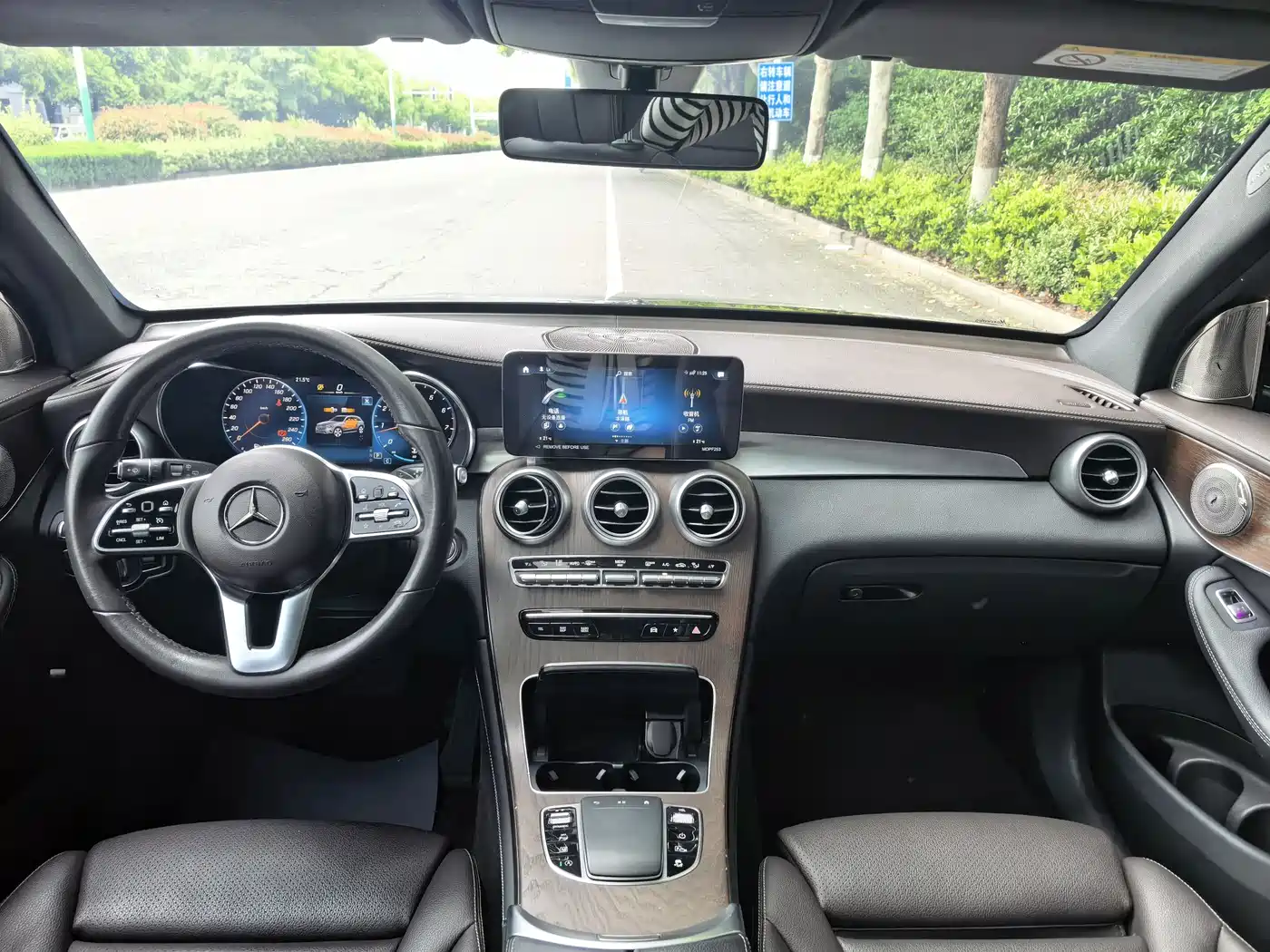 Mercedes-Benz GLC 2022 Facelift GLC 260 L 4MATIC Luxury Model фото 10