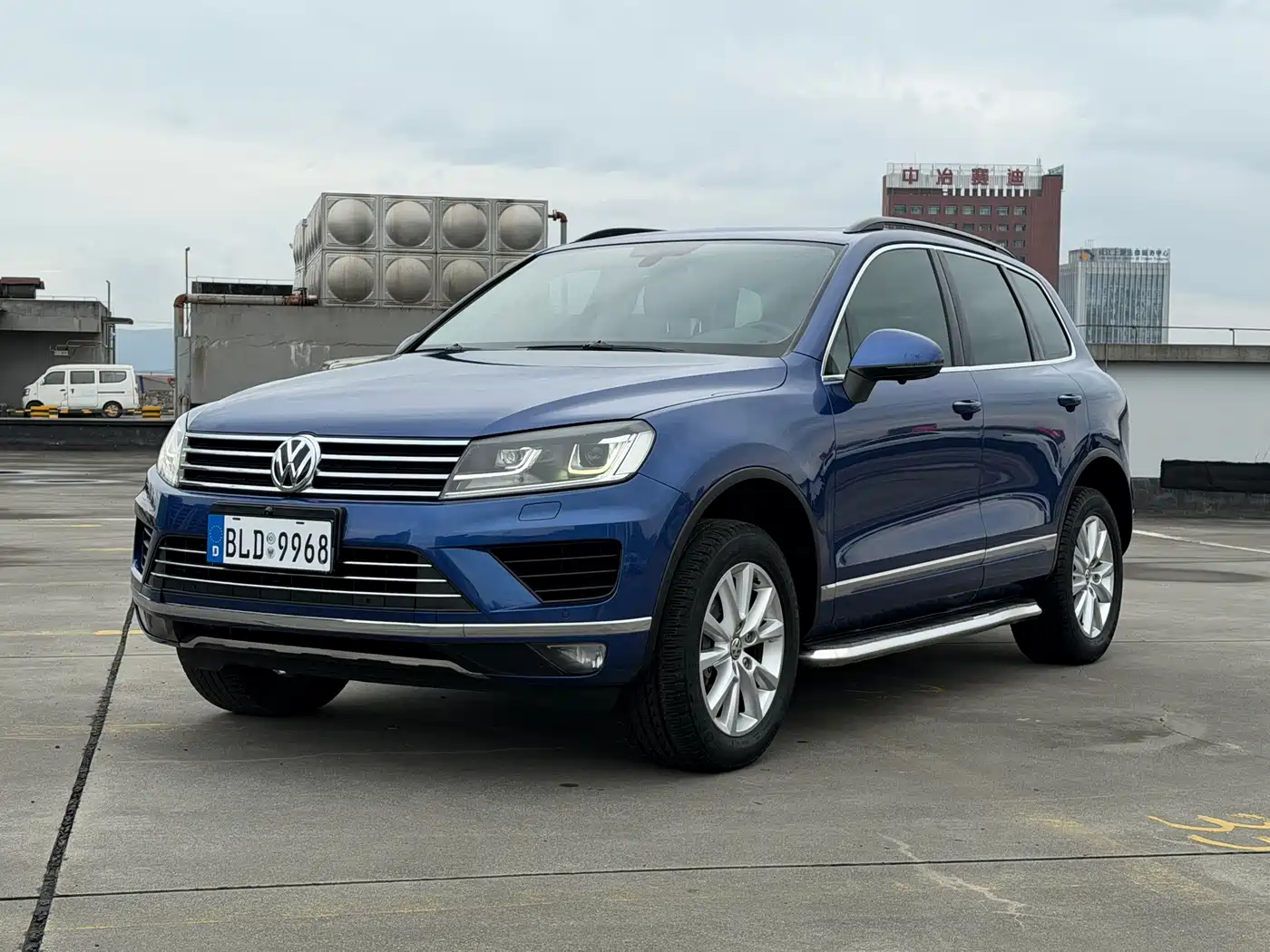 VOLKSWAGEN TOUAREG