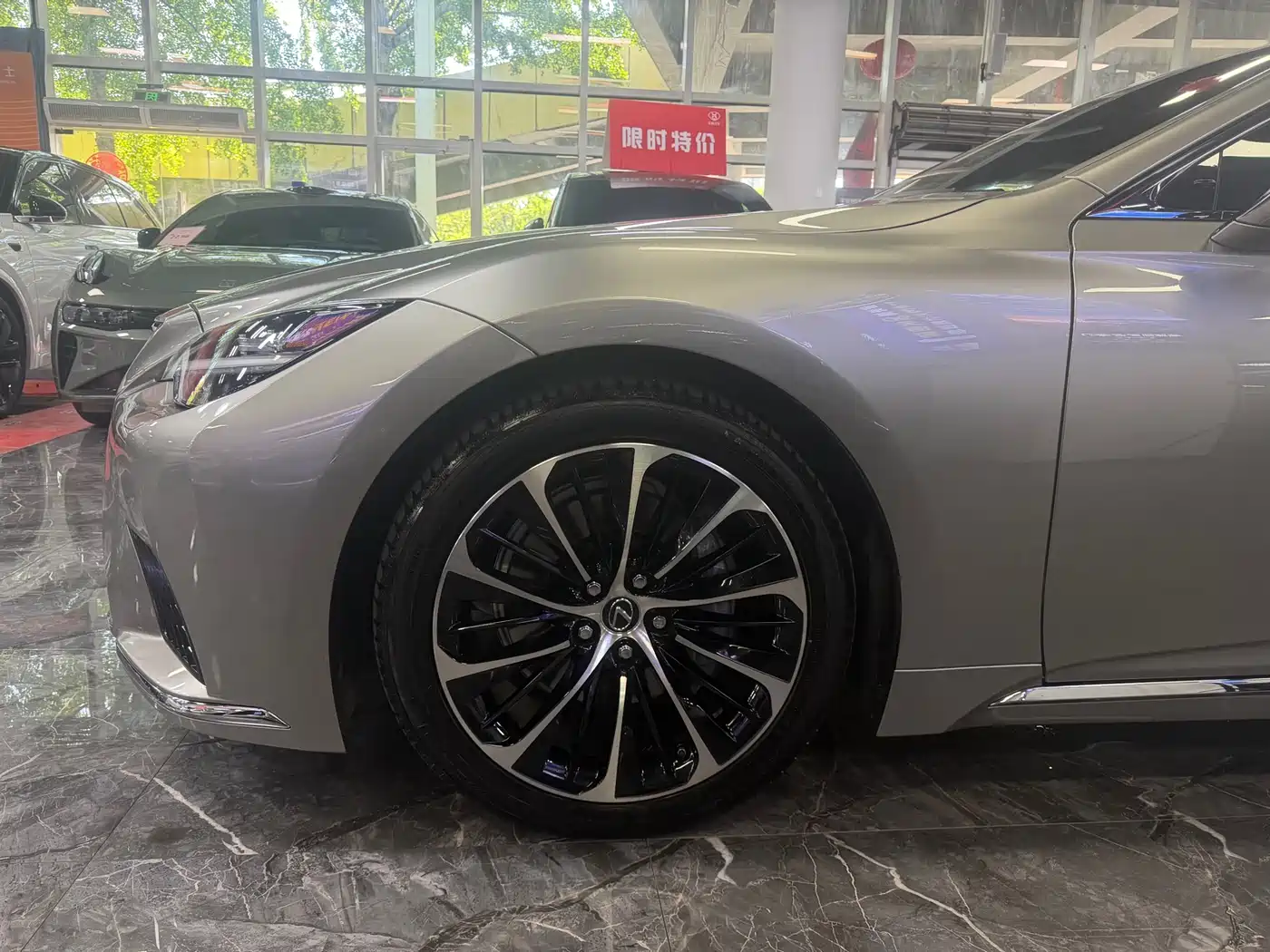 Lexus LS 2021 500h Executive Edition фото 4