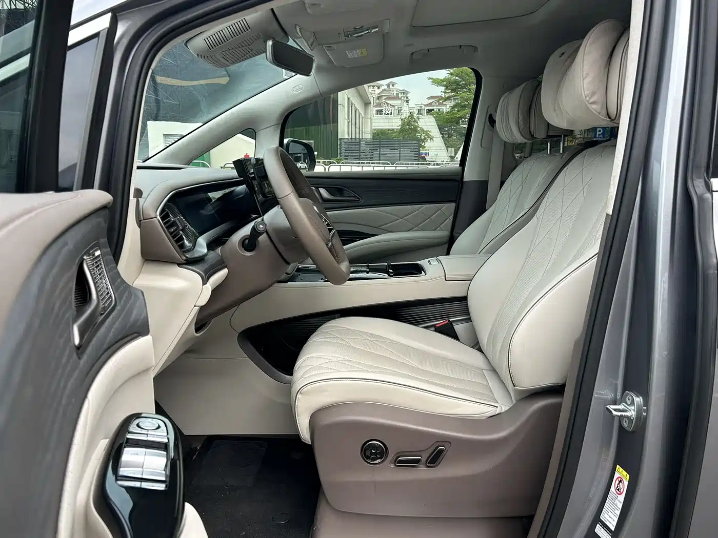 Denza D9 2022 DM-i 970 AWD Flagship фото 8