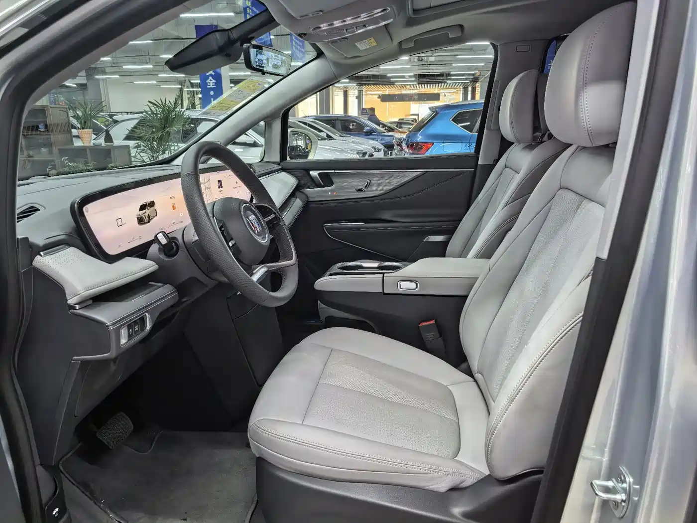 Buick GL8 2025 Land Honor Premium Edition фото 5