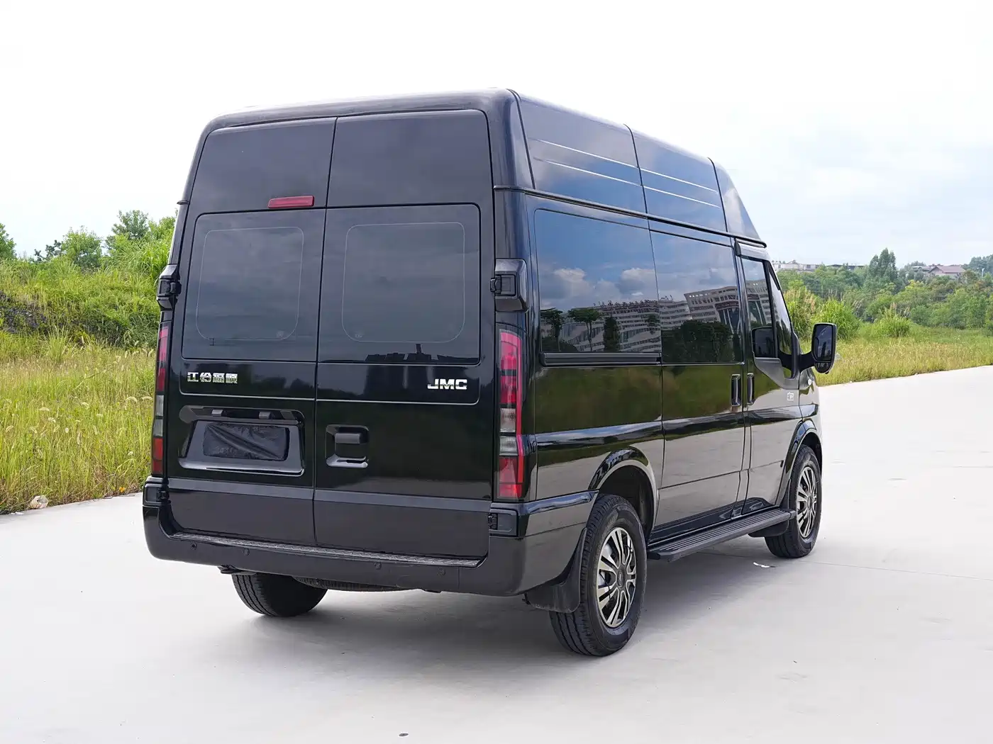Jiangling JMC Fushun 2025 2023 Model 2.0T Automatic Short Wheelbase Medium Roof Commercial MPV 6 Seats