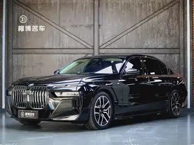 BMW i7