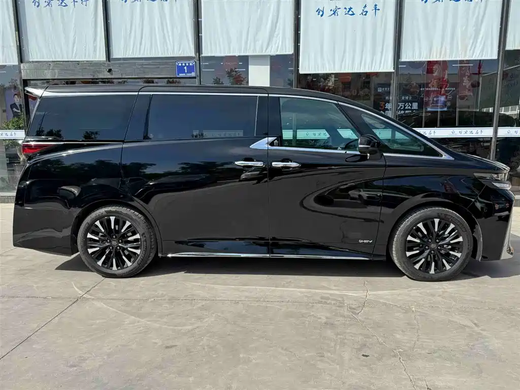 Toyota Vellfire 2024 Crown Hybrid 2.5L Premium Edition фото 3