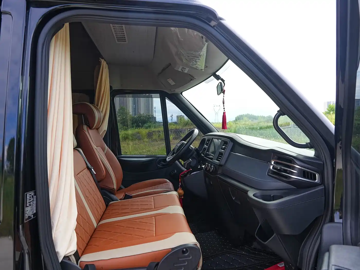 Jiangling JMC Fushun 2025 2023 Model 2.0T Automatic Short Wheelbase Medium Roof Commercial MPV 6 Seats