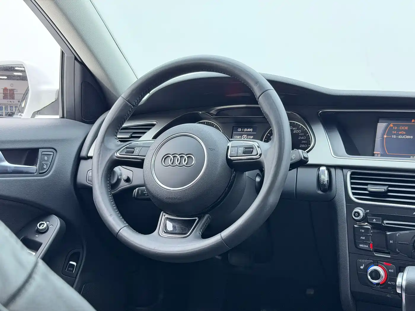 Audi A4L 2016 35 TFSI Collector's Edition S line Comfort фото 6