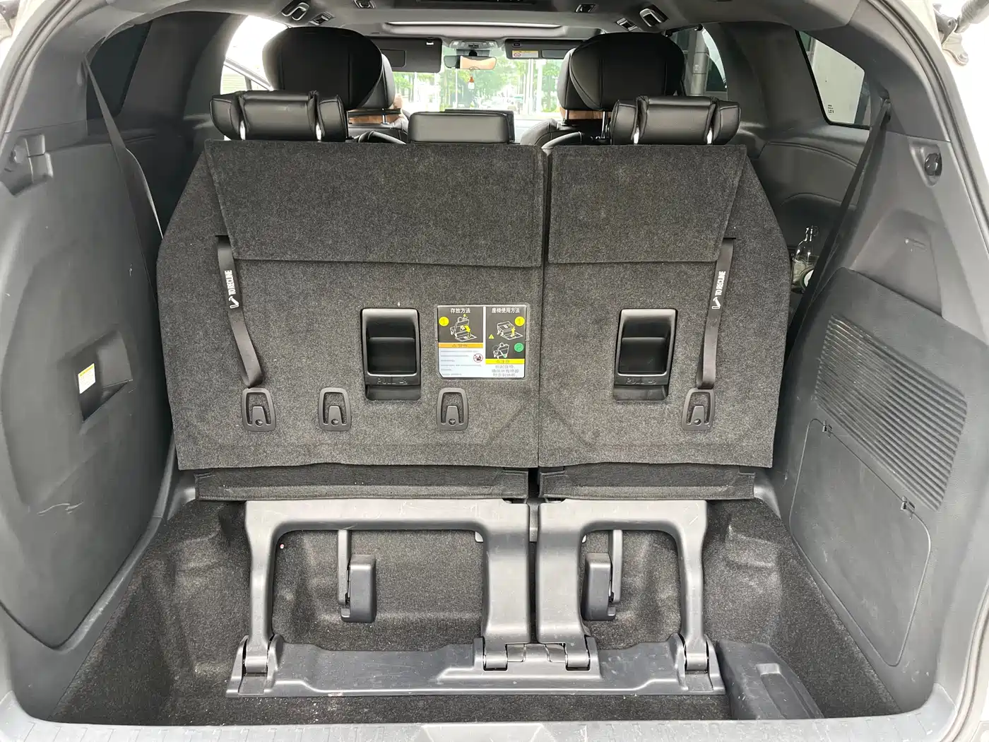 Toyota Sienna 2023 2.5L Hybrid Premium Edition фото 16