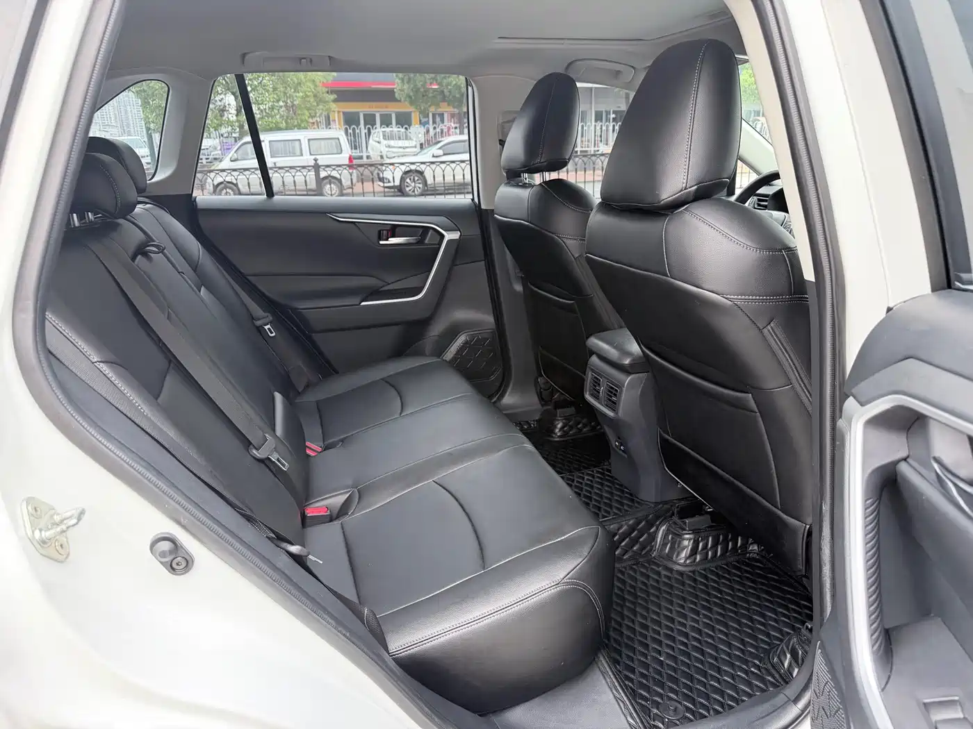 Toyota RAV4 Rongfang 2023 2.0L CVT 2WD Fashion Edition фото 10