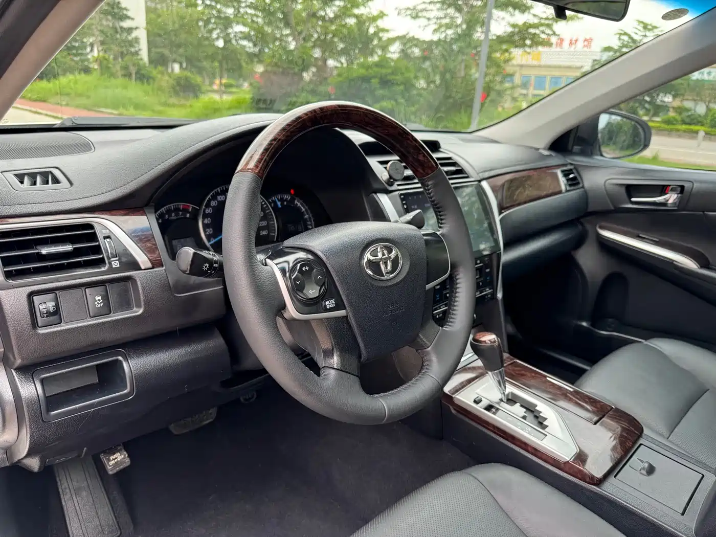 Toyota Camry 2015 2.0G Leading Edition фото 15