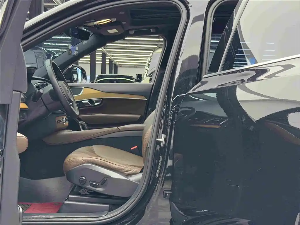 Photo 8 - Volvo XC90