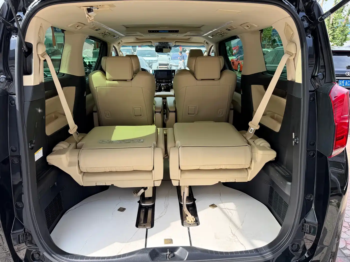 Toyota Alphard 2021 Hybrid 2.5L Premium фото 9