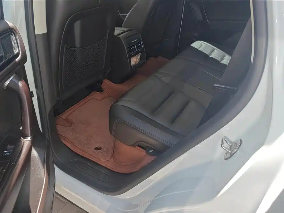Volkswagen Touareg 2016 3.0TSI Glamour Edition фото 11