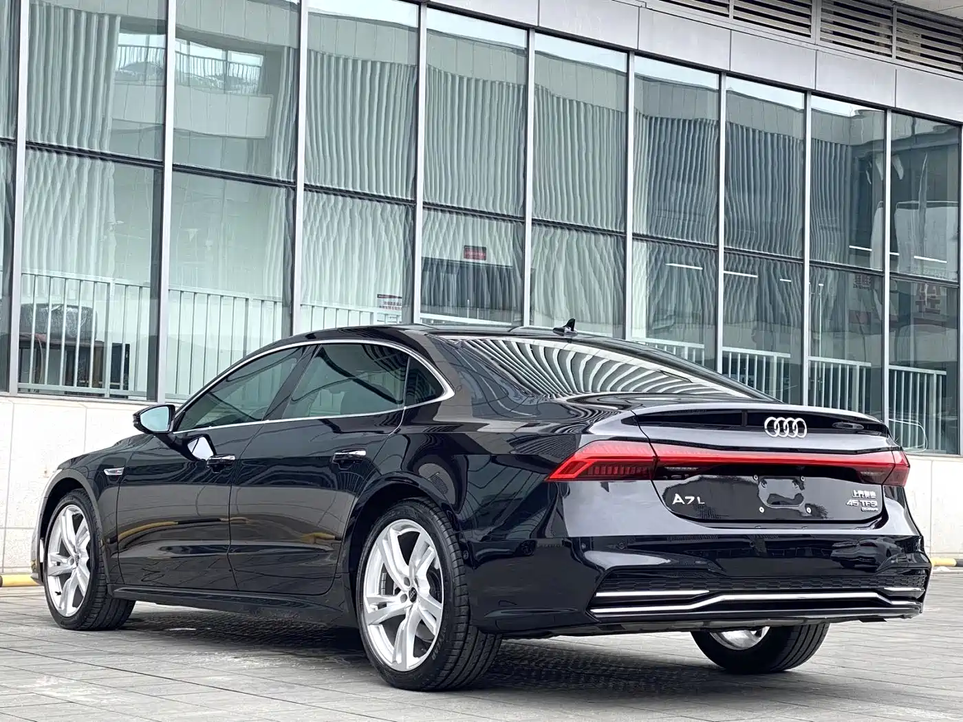 Audi A7L 2024 45TFSI quattro S-line Vision Edition Crystal Package фото 9