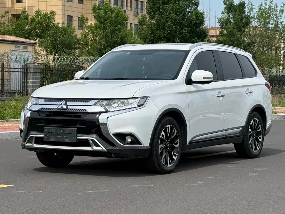 Mitsubishi Outlander 2019 2.0L 2WD Enjoy 5-Seater China VI фото 3