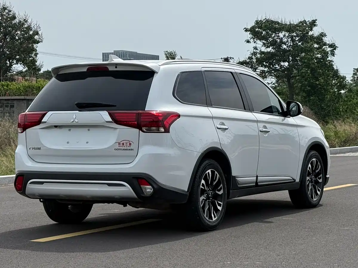 Mitsubishi Outlander 2019 2.0L 2WD Enjoy 5-Seater China VI фото 6