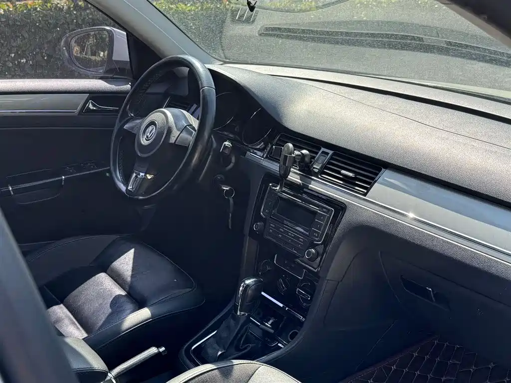 Volkswagen Bora 2014 1.6L Automatic Comfort Edition фото 12