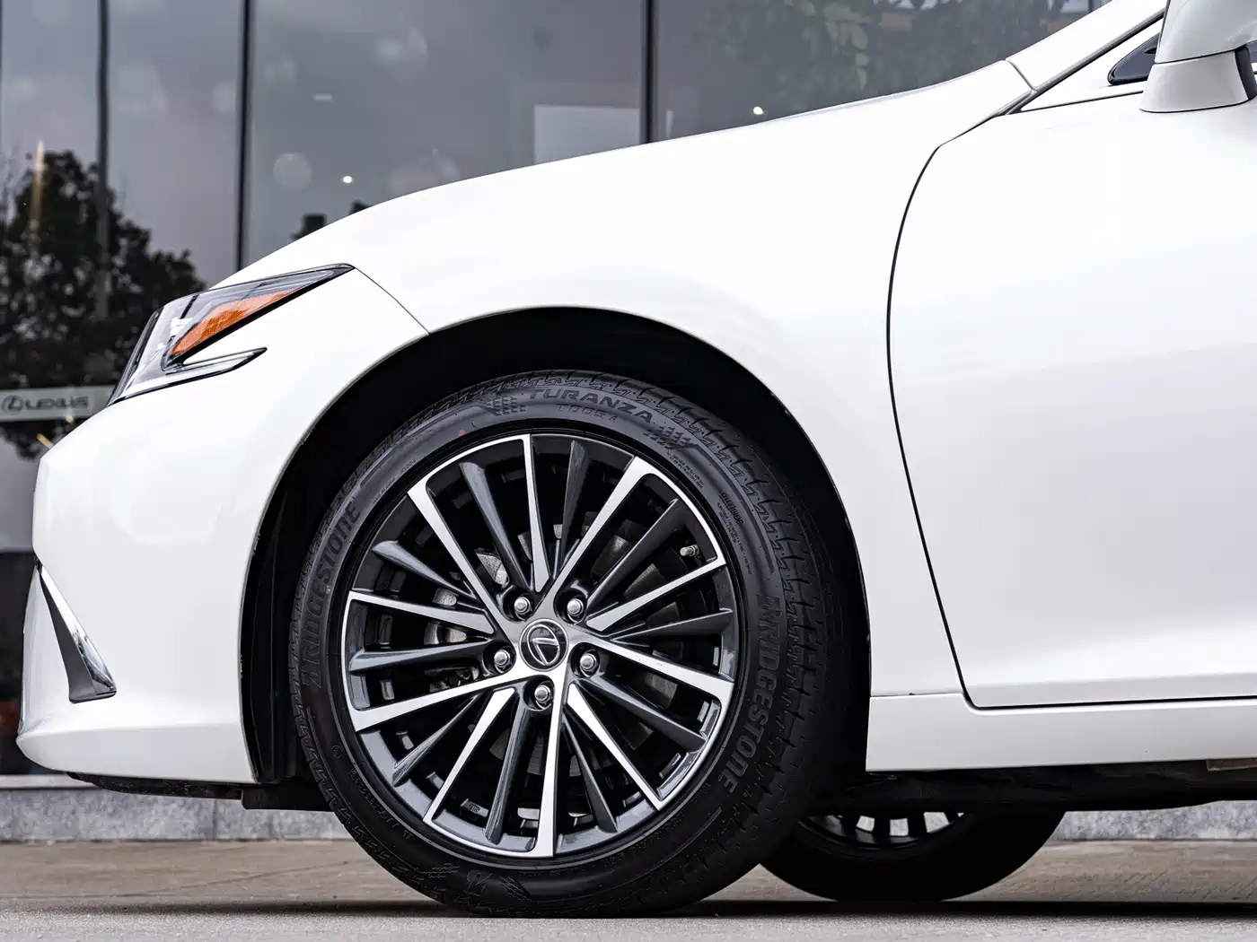Lexus ES 2022 300h Ultimate Edition фото 8