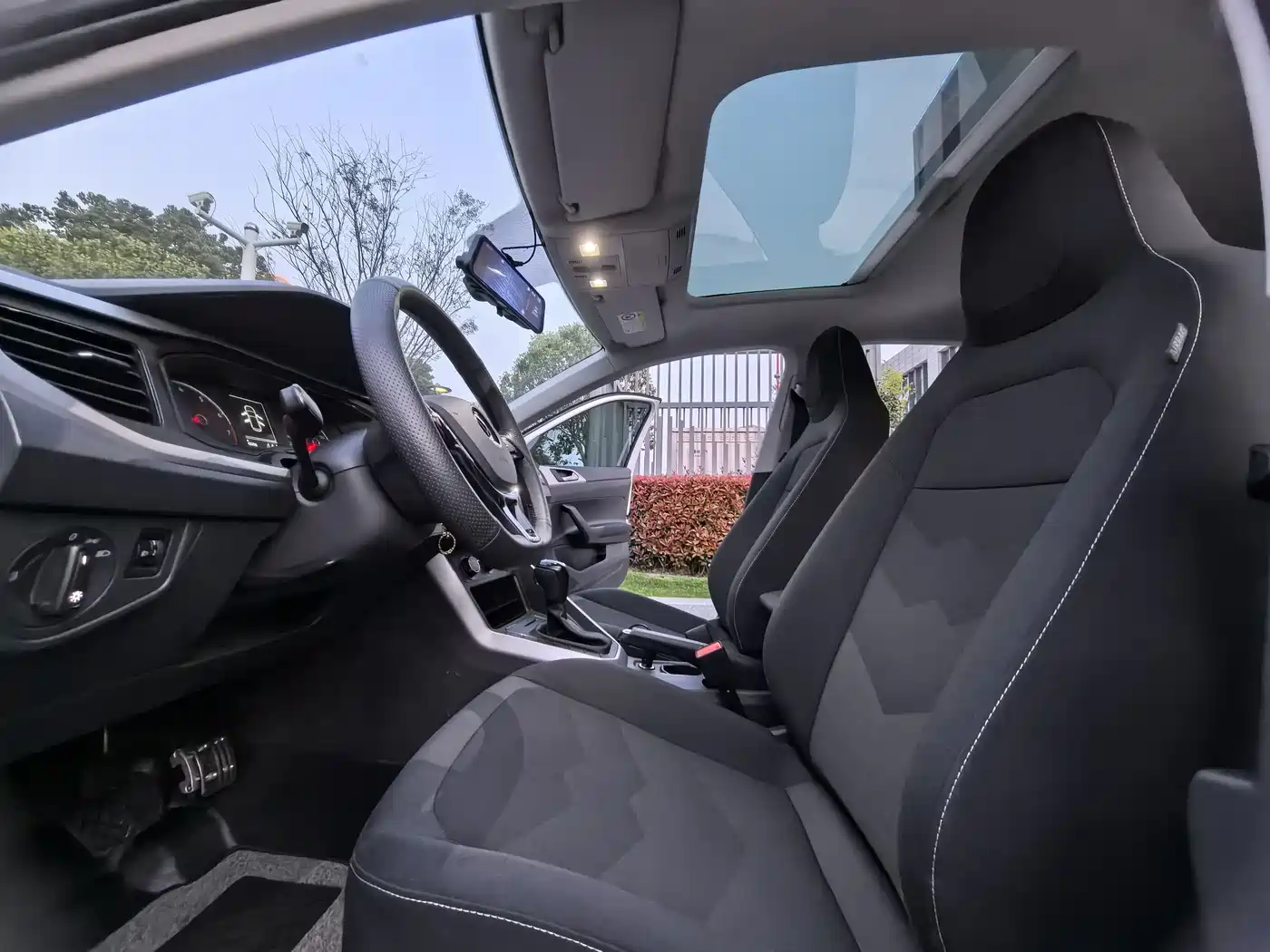 Volkswagen Polo 2021 Plus 1.5L Automatic Panorama Enjoyment Edition фото 9