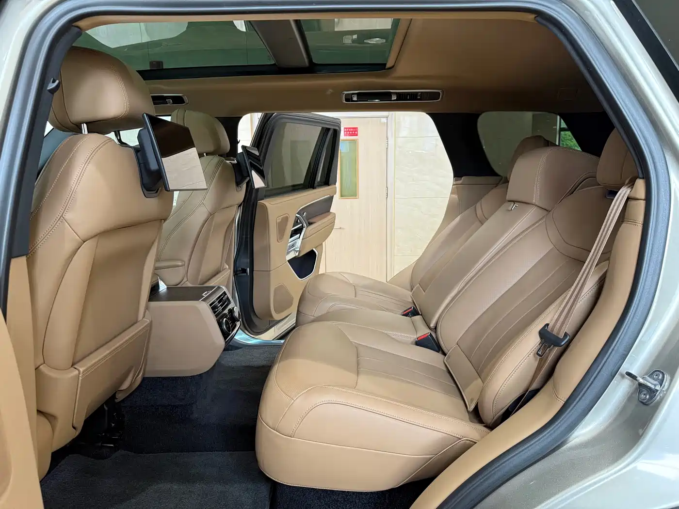 Land Rover Range Rover 2025 3.0 L6 400PS Genesis Extended Wheelbase фото 15
