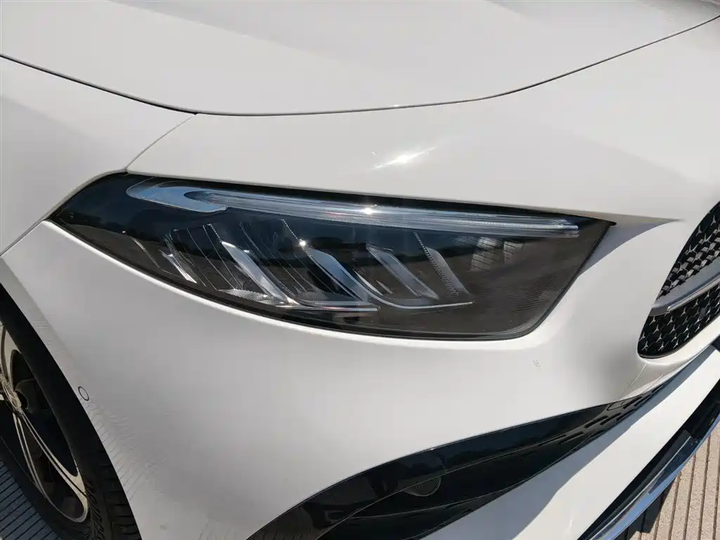 Mercedes-Benz A-Class 2024 A 200 L Fashion Edition фото 19