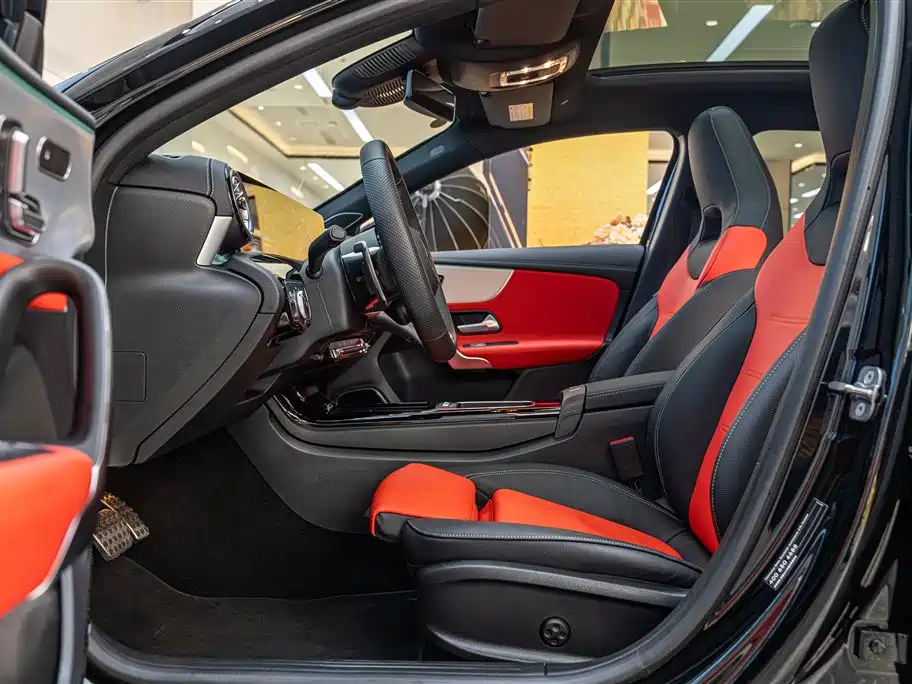 Mercedes-Benz A-Class AMG (Import) 2024 AMG A 35 4MATIC фото 5
