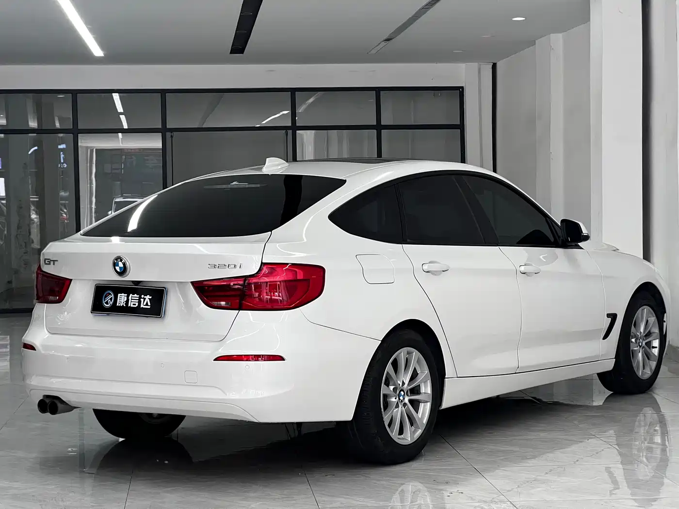 BMW 3 Series GT 2017 320i Fashion фото 13