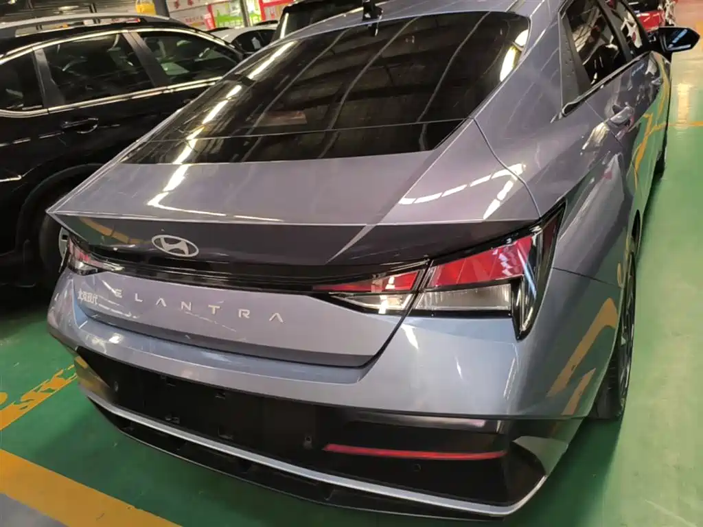 Hyundai Elantra 2023 1.5L CVT GLX Elite Edition фото 6