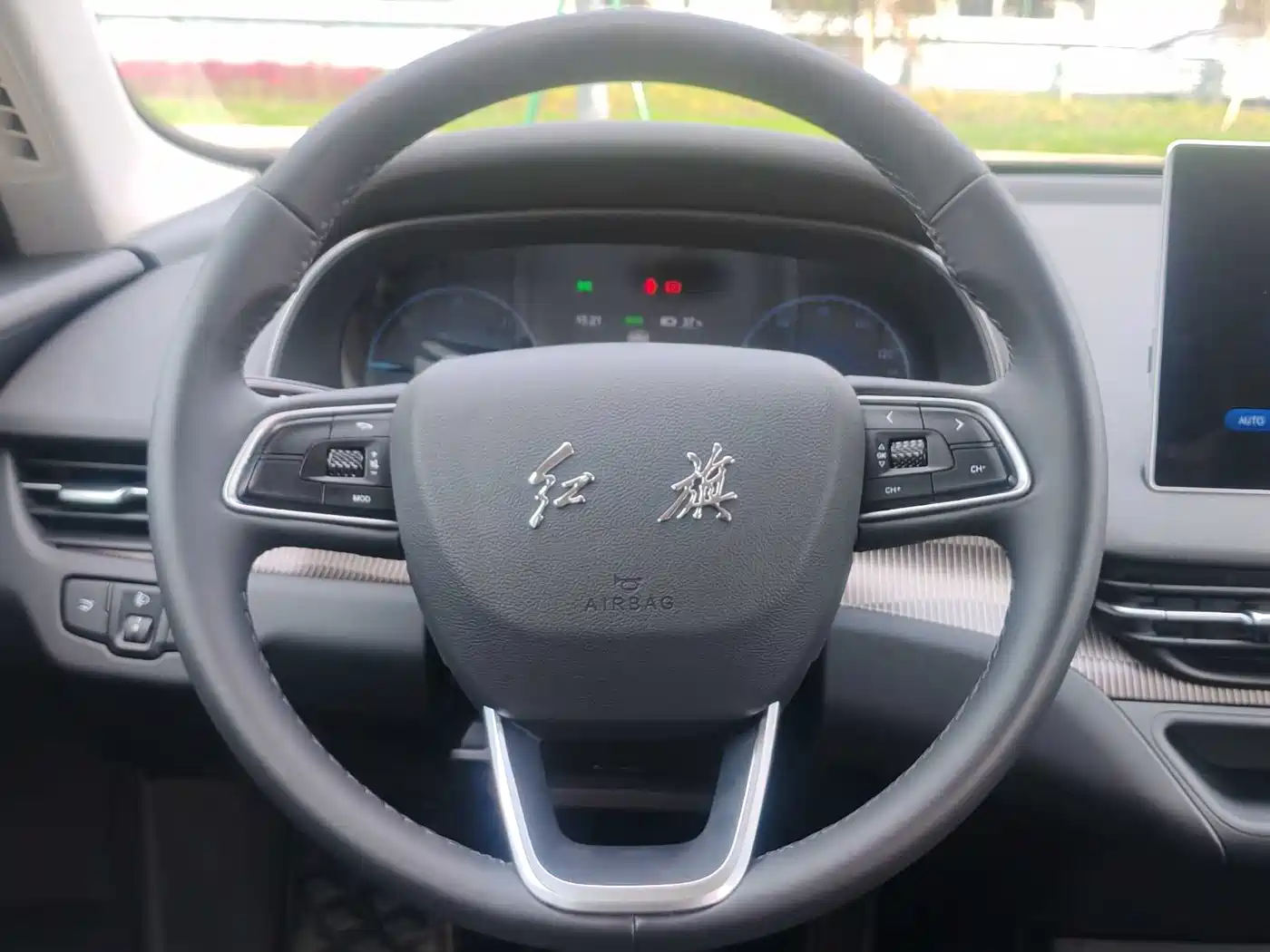 Hongqi E-QM5 2023 Facelift Basic Travel Edition фото 9