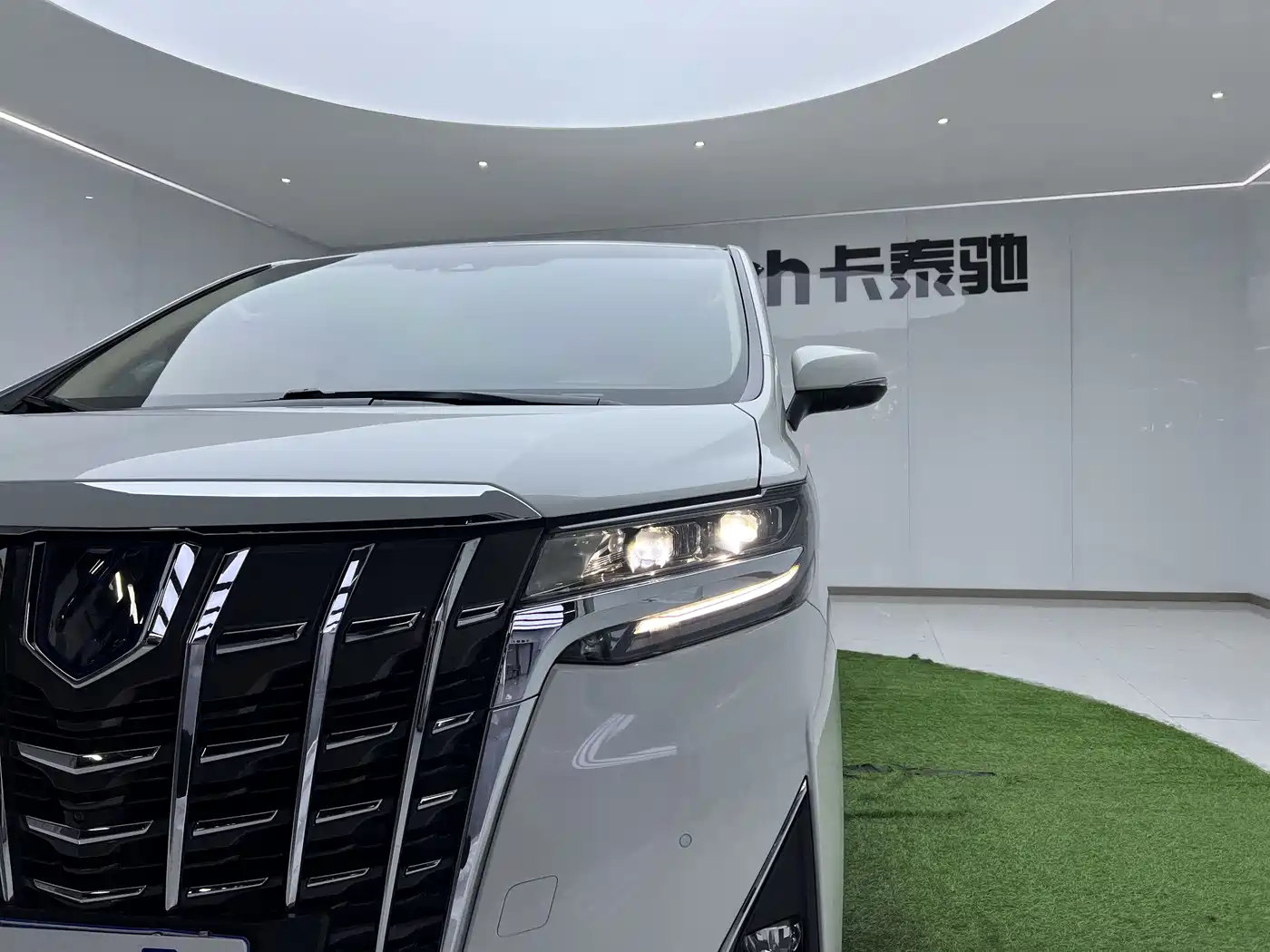 Toyota Alphard 2021 Hybrid 2.5L Premium фото 9