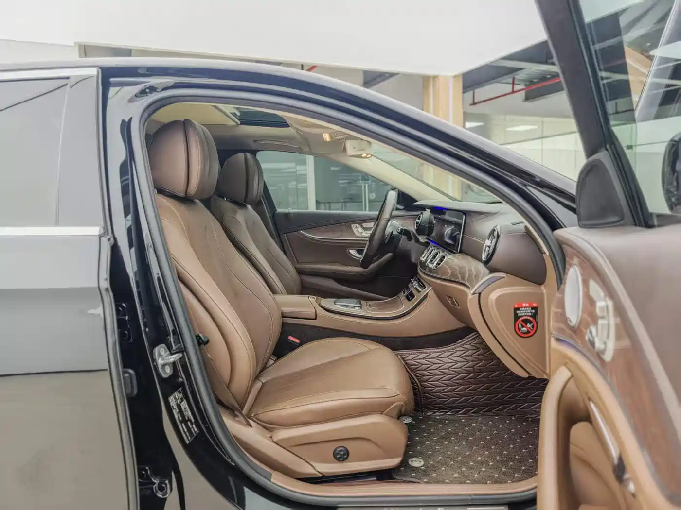 Mercedes-Benz E-Class 2020 E 300 L Luxury Model фото 7