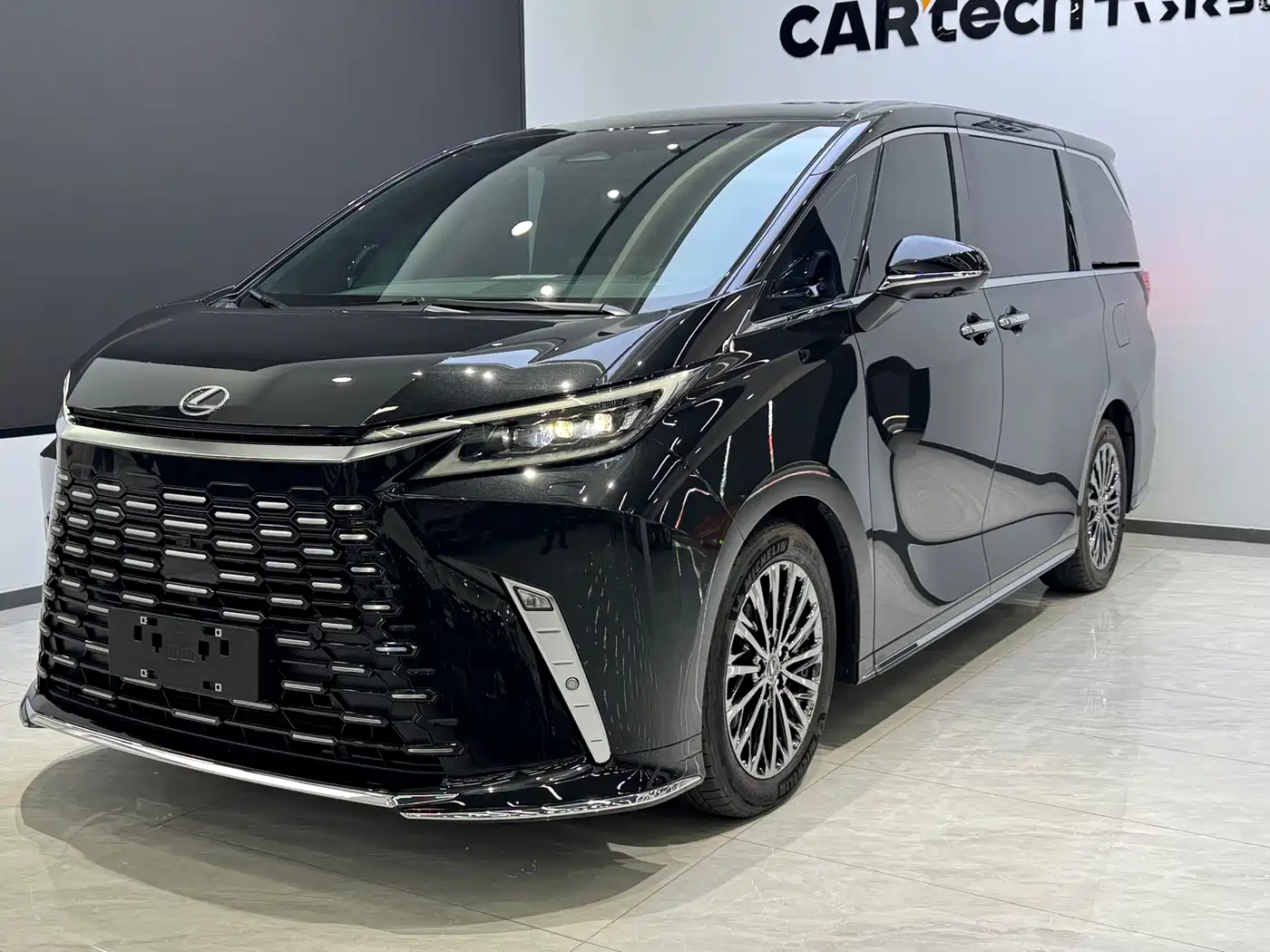 Lexus LM 2023 500h 6-Seater Prestige Edition