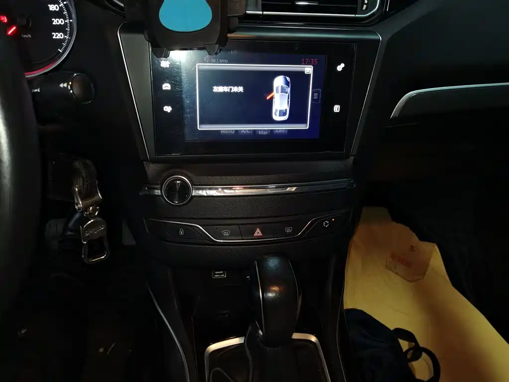 Peugeot 408 2015 Model 1.2T Automatic Luxury Edition фото 9
