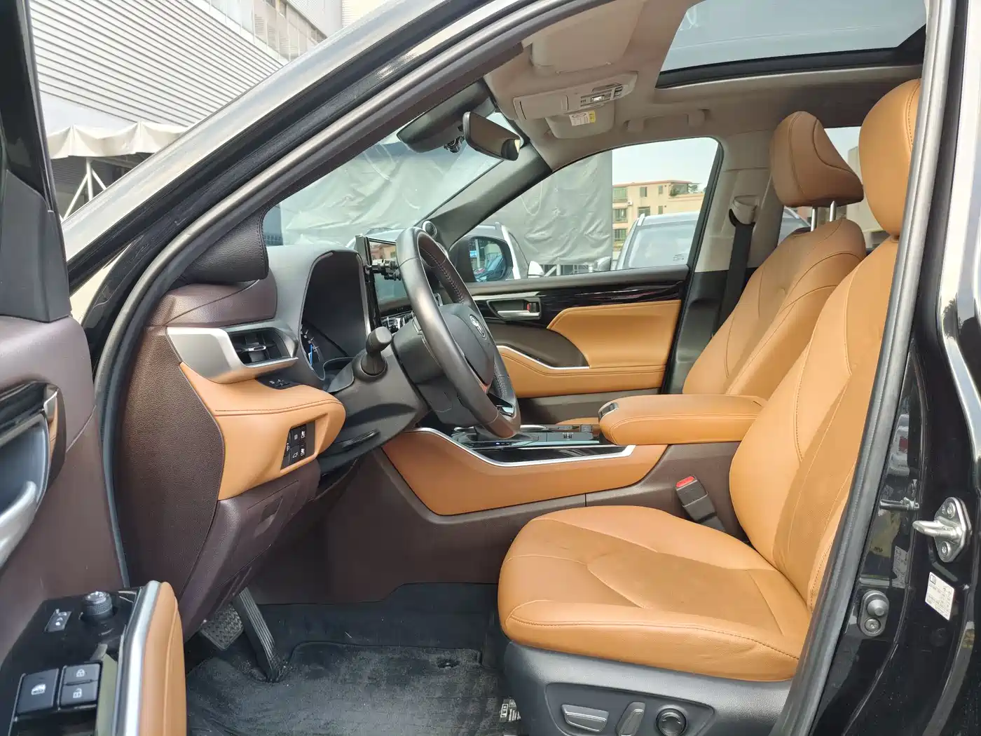 Toyota Highlander 2023 2.5L Smart Hybrid Dual Engine AWD Premium 7-Seater фото 6