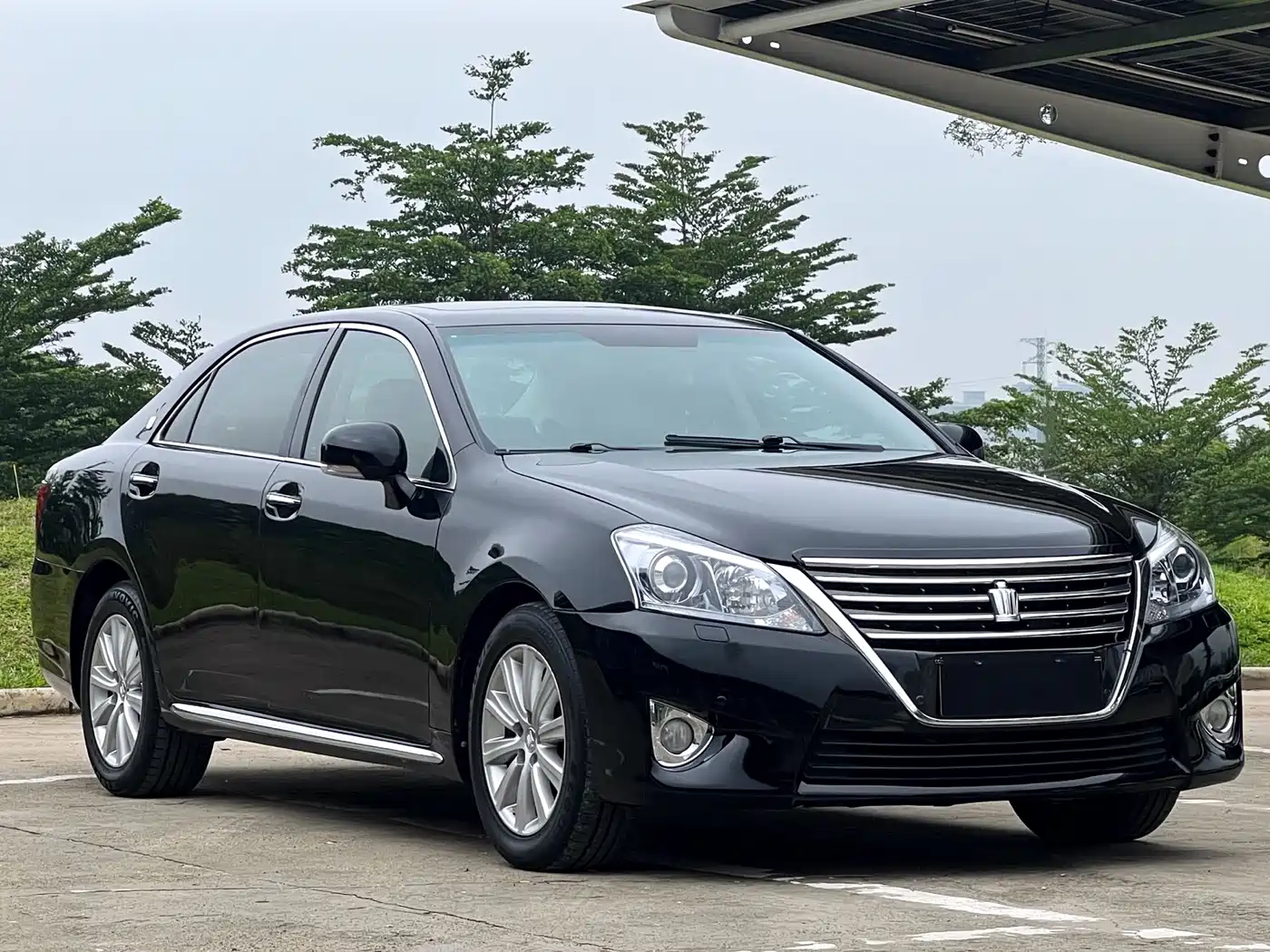 Toyota Crown 2012 2.5L Royal Navigation Edition фото 3