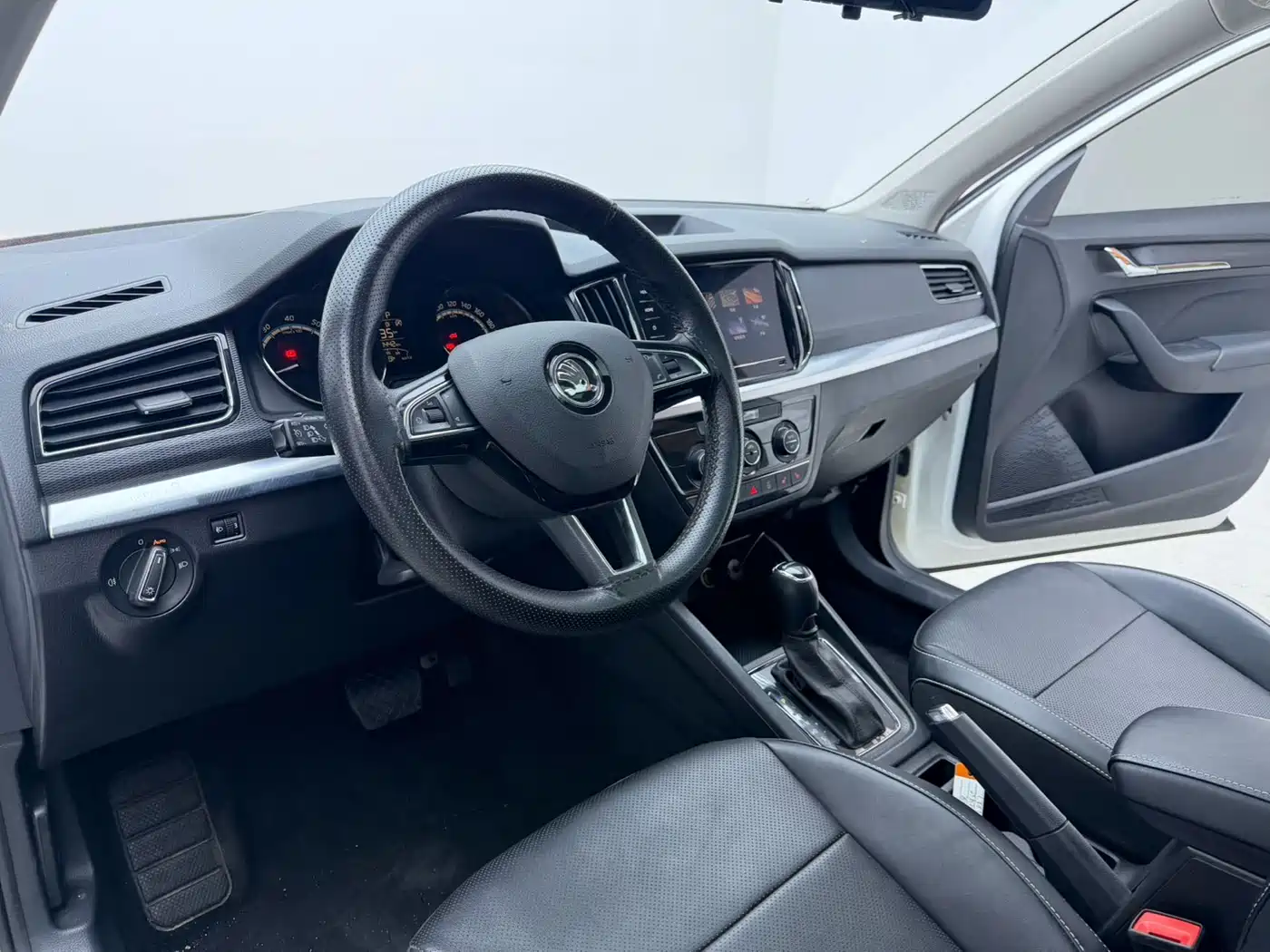 Škoda Kamiq 2022 1.5L Automatic Comfort Edition фото 9