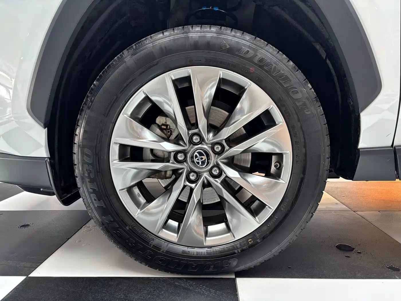 Toyota Wildlander 2021 2.0L CVT 4WD Luxury Edition фото 4
