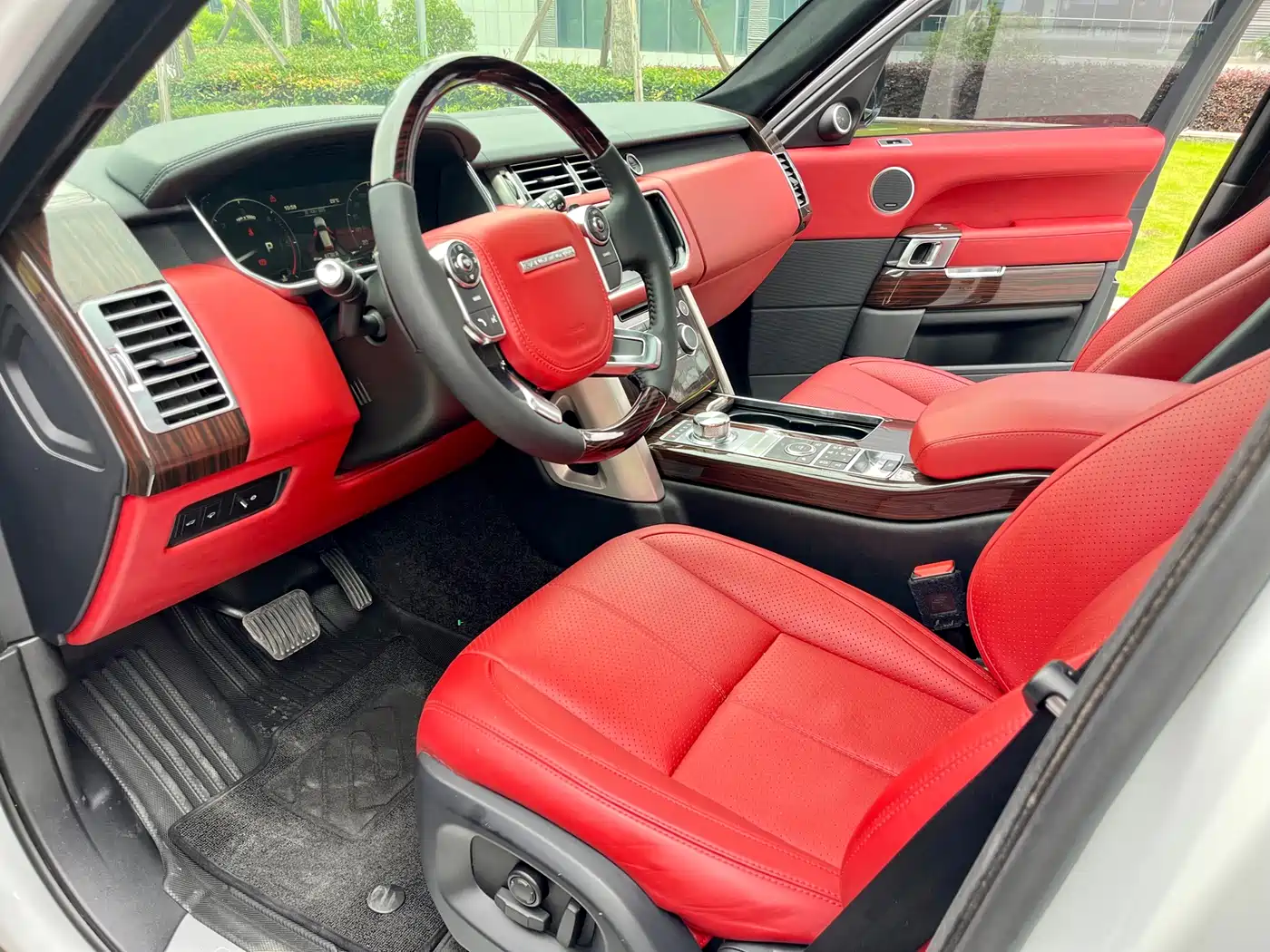 Land Rover Range Rover 2015 3.0 TDV6 Vogue фото 6
